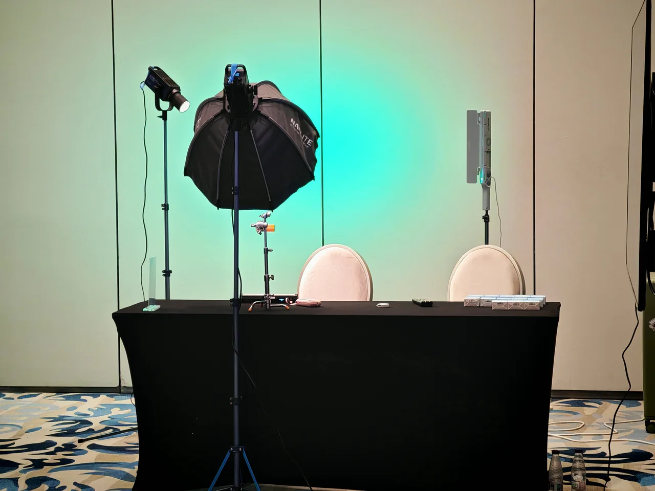 Behind the scenes · Lighting, camera and live preparation